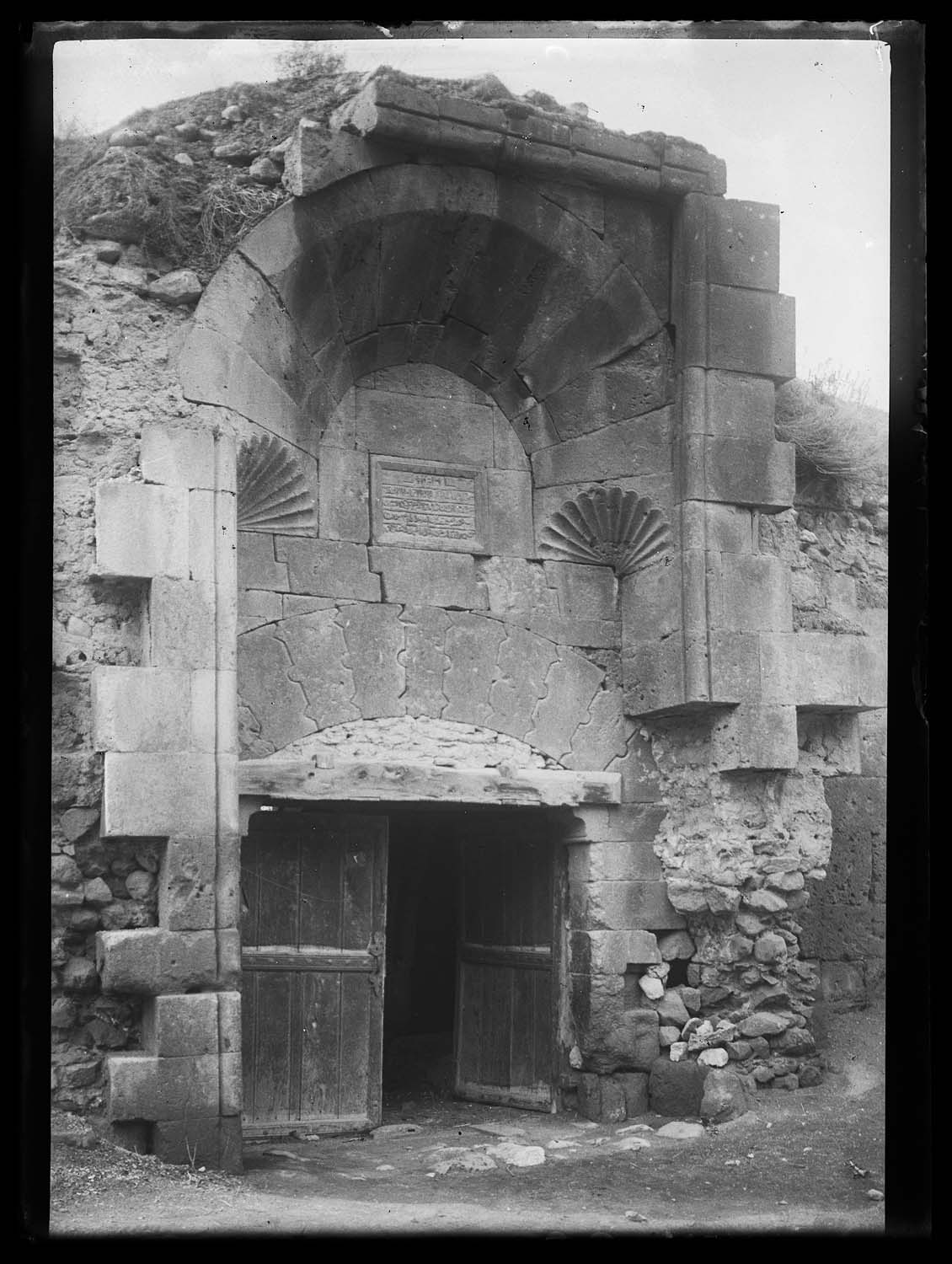 Face extérieure de la porte d'entrée